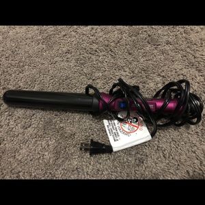 A ceramic 32mm curling wand